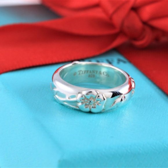 Beautiful Tiffany & Co Sterling Silver Nature Rose Band Ring - Size 5.5 - Picture 3 of 3